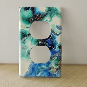 Abstract  Fluid Art Blue and Green Outlet Cover